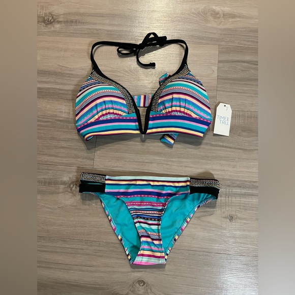 Bikini - Picture 3 of 3